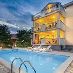 Awesome Apartment In Pinezici With Wifi