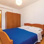 Cozy Apartment In Novi Vinodolski With Kitchen