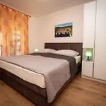Two-Bedroom Apartment In Malinska I