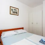 2 Bedroom Lovely Apartment In Pinezici