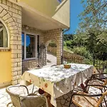 Lovely Apartment In Supetarska Draga With Wifi