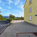 Beautiful Apartment In Cizici With Kitchen