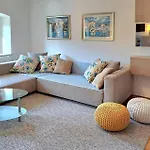 2 Bedroom Gorgeous Home In Jurdani