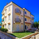 Pet Friendly Apartment In Banjol With Kitchen