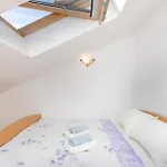 2 Bedroom Beautiful Apartment In Rasopasno