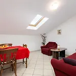 2 Bedroom Beautiful Apartment In Rasopasno