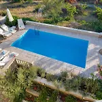 Amazing Home In Linardici With Wifi
