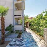 Nice Apartment In Lopar With Wifi