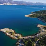 Gorgeous Apartment In Cizici With House Sea View