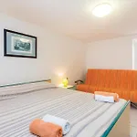 4 Bedroom Cozy Home In Poljica