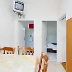 Charming Apartment In Kampor With Private Garden 28 M²