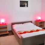 Comfortable Apartment In Jadranovo 40 M² Near The Sea