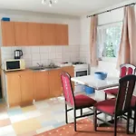 Comfortable Apartment In Jadranovo 40 M² Near The Sea