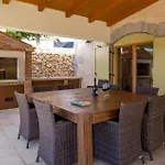 4 Bedroom Lovely Home In Garica