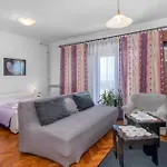 Cozy Apartment In Novi Vinodolski With Wifi