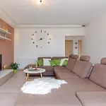 Cozy Home In Smrika With House Sea View
