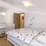 Apartment In Malinska/Insel Krk 38057