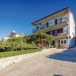3 Bedroom Lovely Apartment In Novi Vinodolski