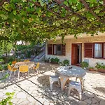 Nice Apartment In Novi Vinodolski With Wifi
