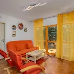 Cozy Home In Crikvenica With Kitchen