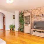 Beautiful Apartment In Polje With Wifi