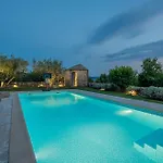 4 Bedroom Cozy Home In Linardici