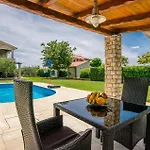 Lovely Home In Linardici With Kitchen