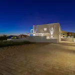 Amazing Home In Linardici With Kitchen