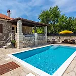 Nice Home In Lakmartin With Outdoor Swimming Pool