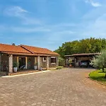 Nice Home In Lakmartin With Outdoor Swimming Pool