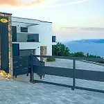 Stunning Home In Crikvenica With Jacuzzi