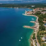 2 Bedroom Nice Apartment In Njivice