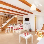 2 Bedroom Cozy Home In Grizane