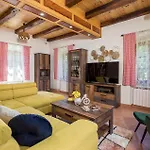 3 Bedroom Nice Home In Naglici