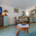 Gorgeous Apartment In Barbat Na Rabu With Kitchen
