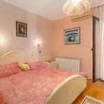 5 Bedroom Cozy Home In Jadranovo