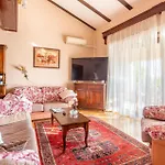 5 Bedroom Cozy Home In Jadranovo