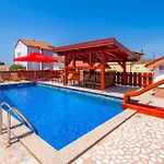 Gorgeous Apartment In Banjol With Wifi