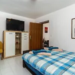 Stunning Apartment In Jadranovo With Kitchen