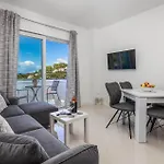 1 Bedroom Stunning Apartment In Kampor