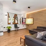 Nice Home In Tuk Vojni With House A Mountain View