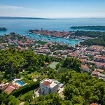 6 Bedroom Awesome Home In Rab
