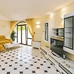 Cozy Home In Jurdani With Heated Swimming Pool