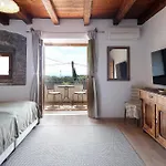 Gorgeous Home In Icici With Jacuzzi