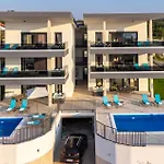 2 Bedroom Cozy Apartment In Malinska