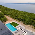 Luxury Villa With Private Pool, Sea View, 150M From Sea