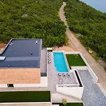 Luxury Villa With Private Pool, Sea View, 150M From Sea