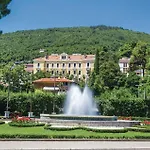 Gorgeous Apartment In Mladenici With Kitchen