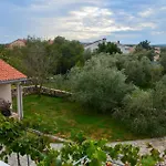 3 Bedroom Cozy Apartment In Malinska