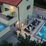 Villa Holiday Home Tos